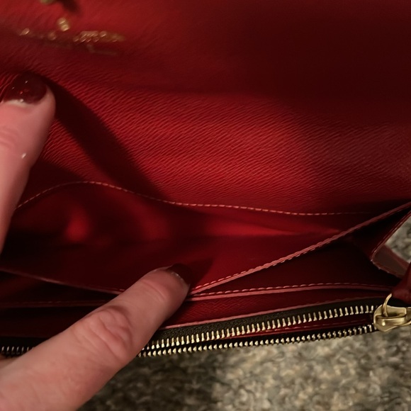 Louis Vuitton CAISSA wallet in Cherry - Picture 12 of 14